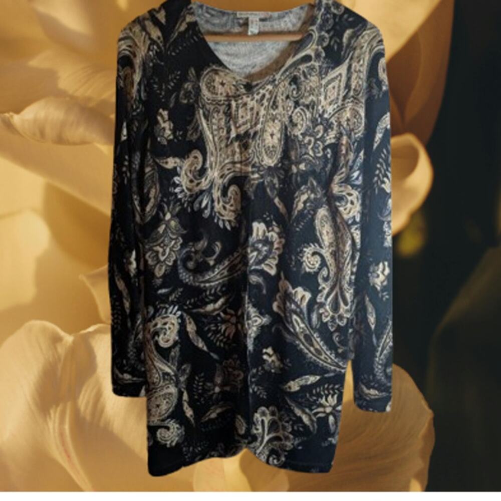 Isaacmizrahi medium long sleeve knit button down black and tan Paisley sweater